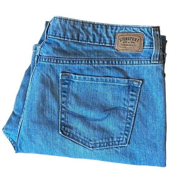 Levis Strauss Signature size 16 short lowrise  bootcut  light wash denim jeans - Picture 4 of 6